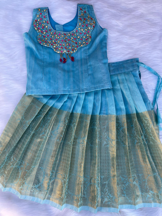 Elegant Linen Tissue Lehenga Set with Kundan