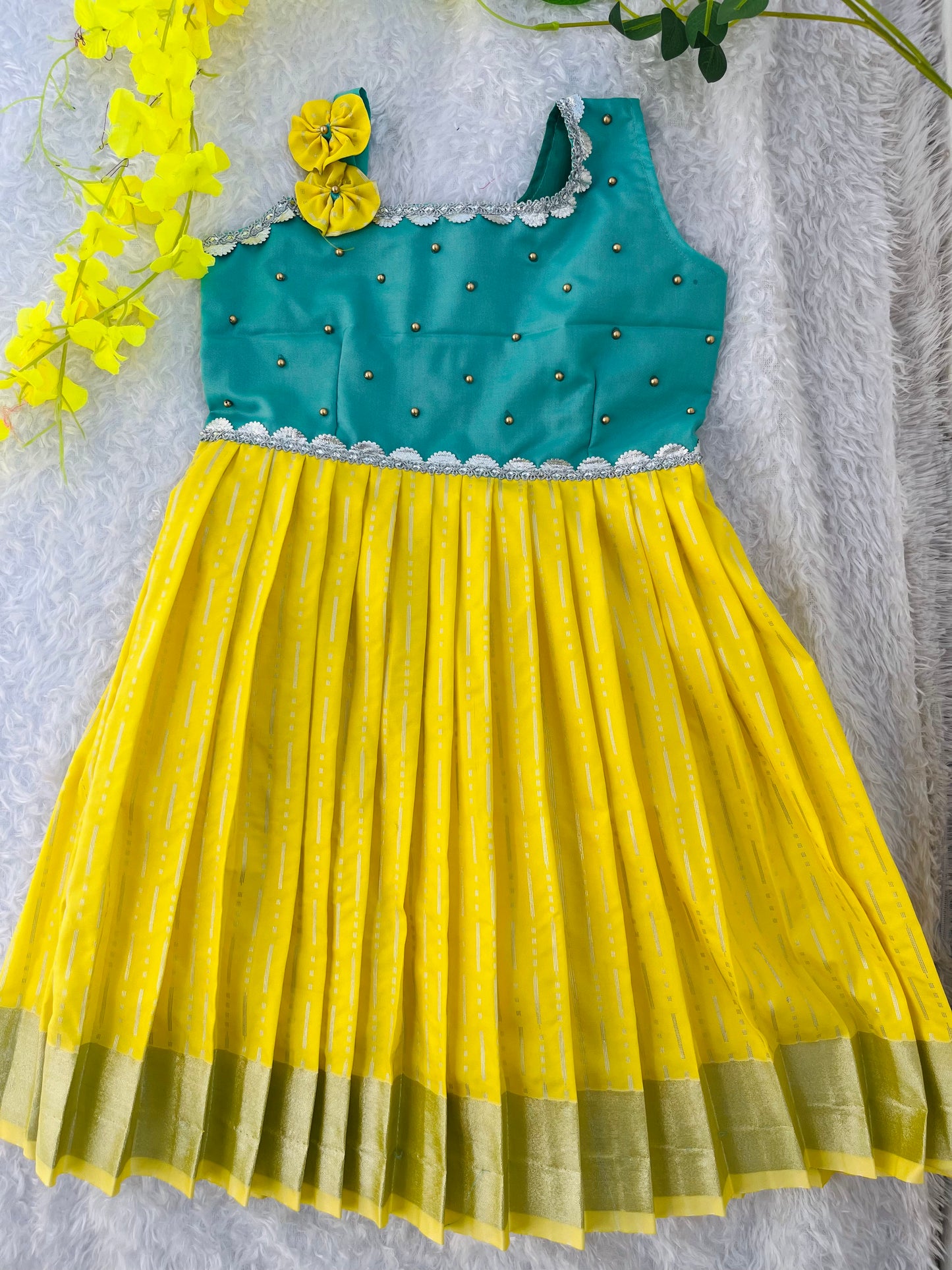 A Mesmerizing Blend of Colors ~ Teal & Yellow